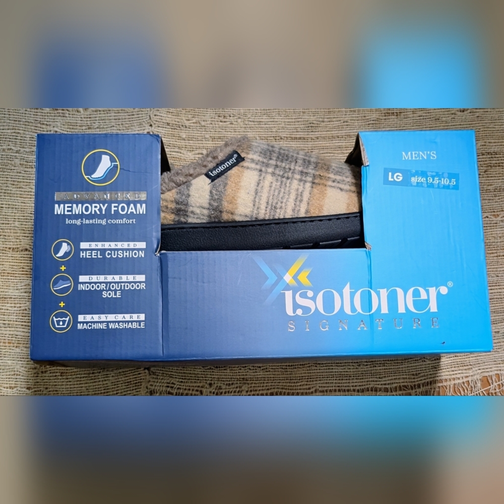 NIB Isotoner Signature Slippers Men's Large Memory Foam Comfort in Sandtrap